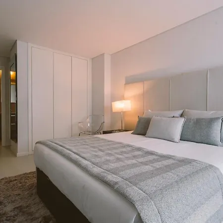 Bica, Luxury Heated Penthouse With Jacuzzi And Large Terrace In *