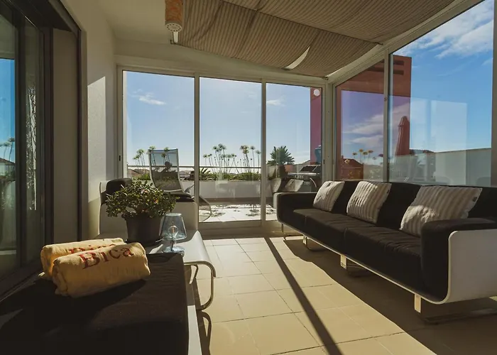 Bica, Luxury Heated Penthouse With Jacuzzi And Large Terrace In דירה בליאל