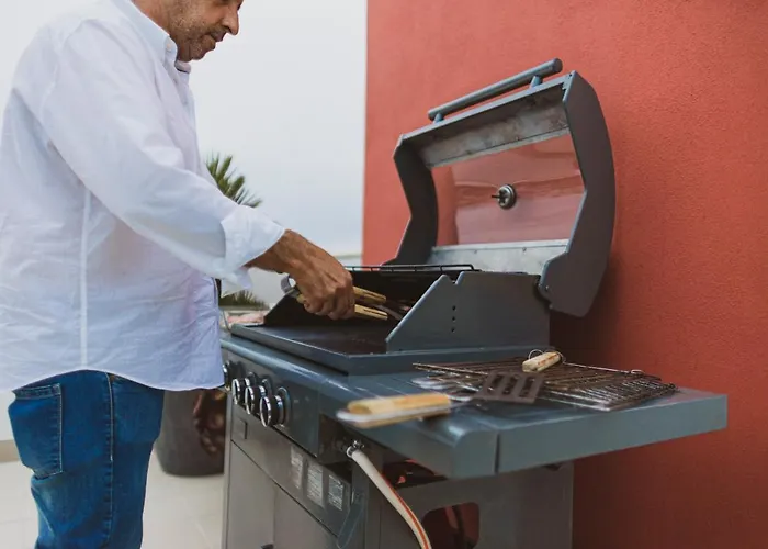 Bica, Luxury Heated Penthouse With Jacuzzi And Large Terrace In דירה בליאל