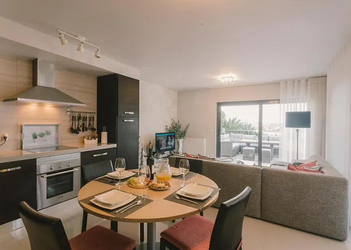 Bica, Luxury Heated Penthouse With Jacuzzi And Large Terrace In דירה *