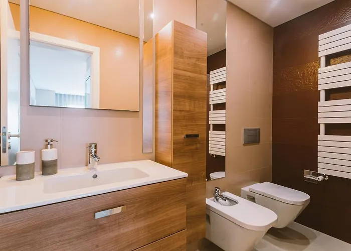 Bica, Luxury Heated Penthouse With Jacuzzi And Large Terrace In דירה *