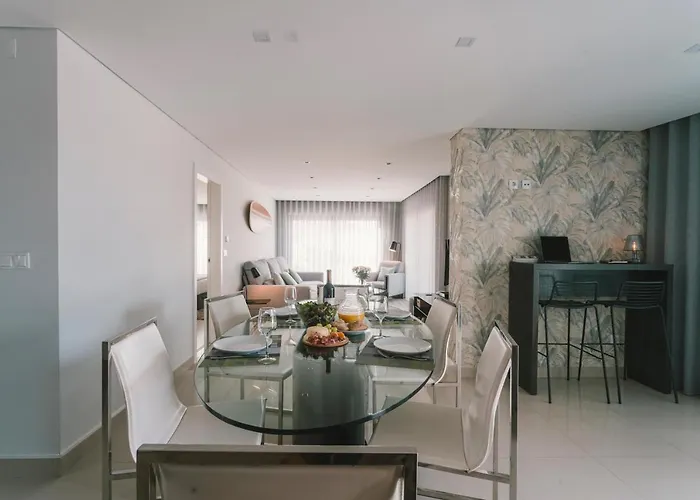 Bica, Luxury Heated Penthouse With Jacuzzi And Large Terrace In דירה *