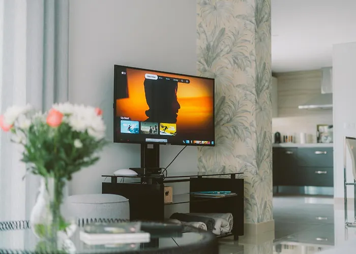 Bica, Luxury Heated Penthouse With Jacuzzi And Large Terrace In דירה *