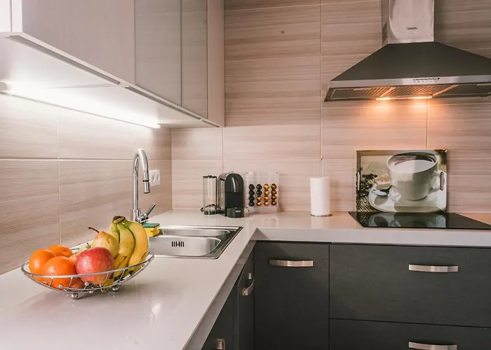 דירה Bica, Luxury Heated Penthouse With Jacuzzi And Large Terrace In בליאל